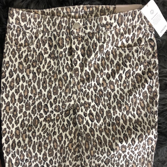 Chico’s Beige Leopard Jeans - Picture 6 of 7